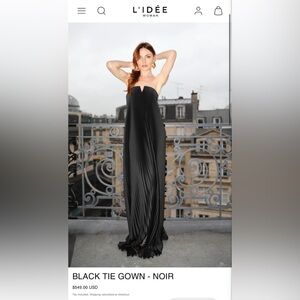 L'IDÉE Elegant Black Pleated Maxi Gown
